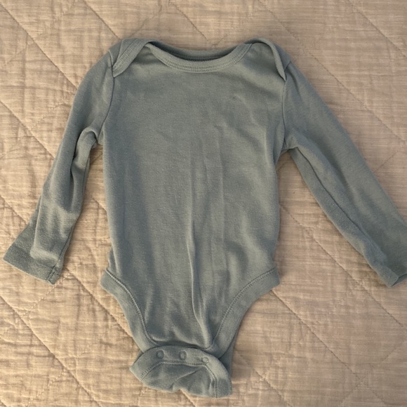 Set of 5 old navy bodysuits - Picture 3 of 6